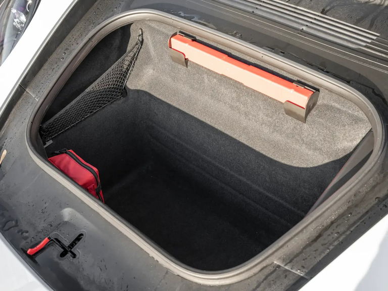 Porsche 992 Carrera 4 GTS