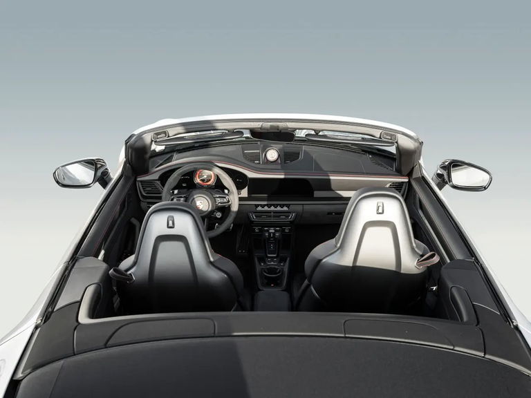 Porsche 992 Carrera 4 GTS