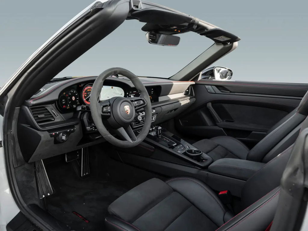 Porsche 992 Carrera 4 GTS