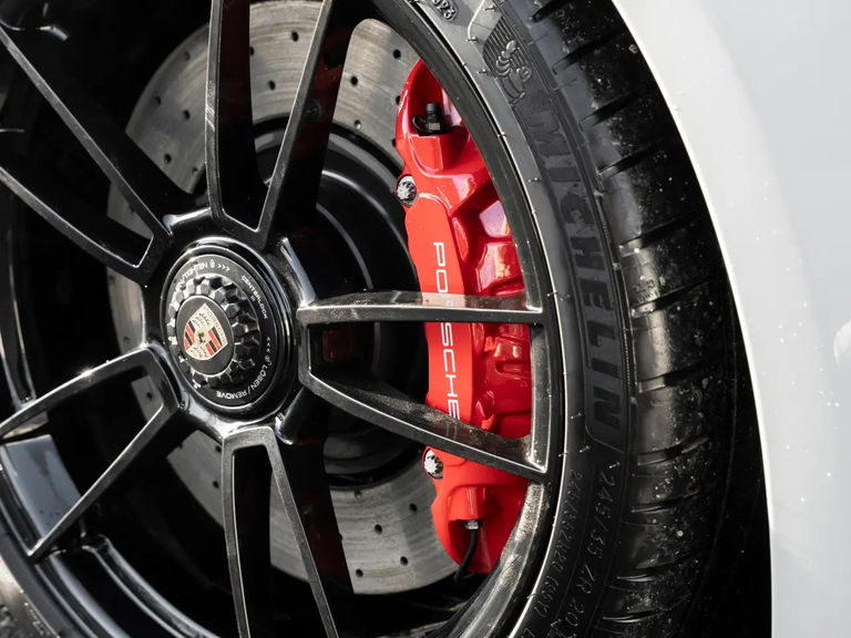 Porsche 992 Carrera 4 GTS