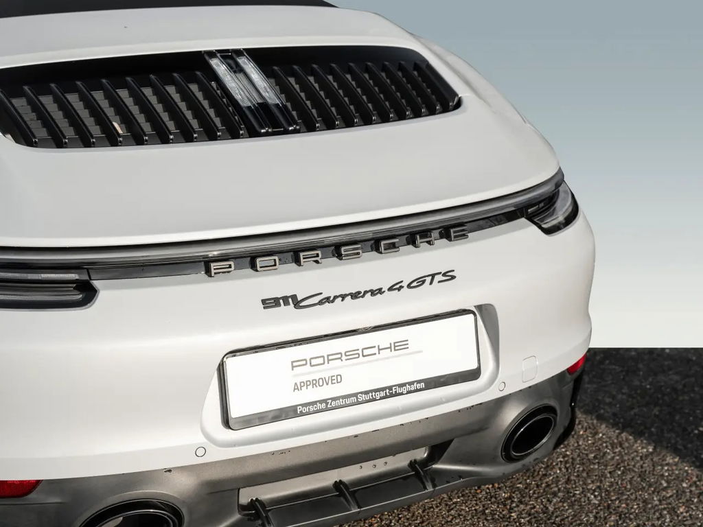 Porsche 992 Carrera 4 GTS