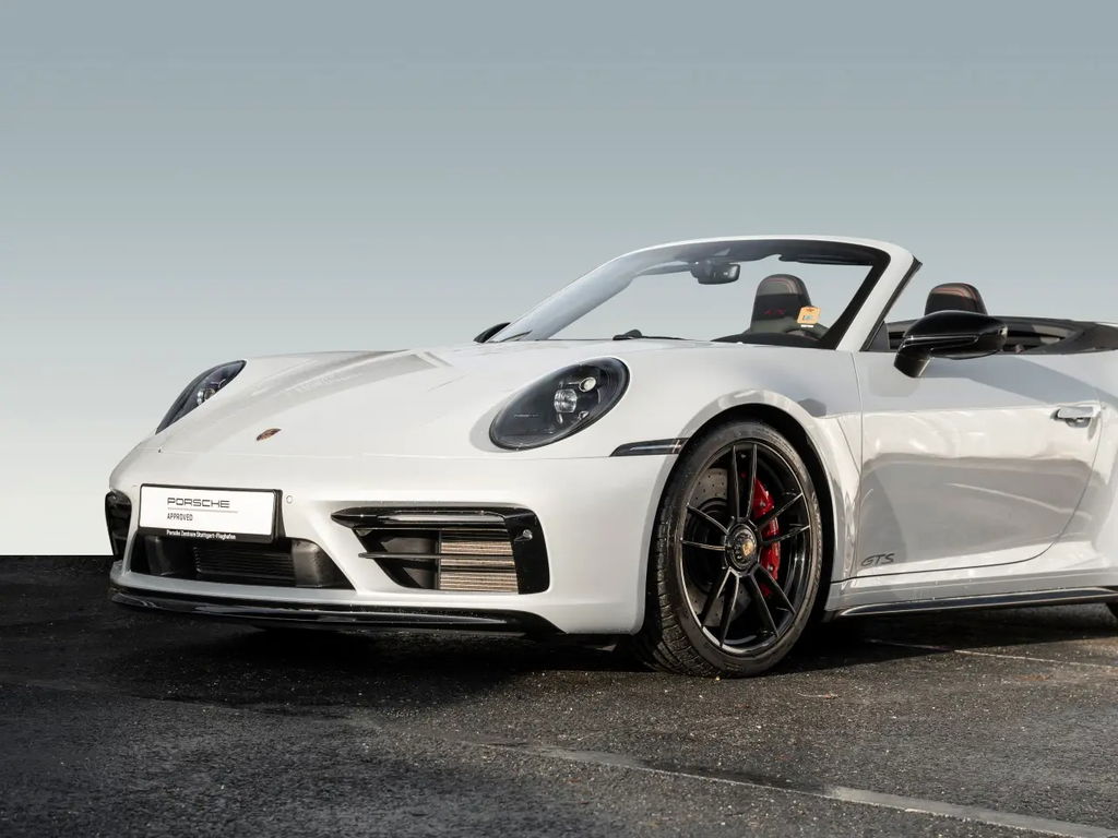 Porsche 992 Carrera 4 GTS