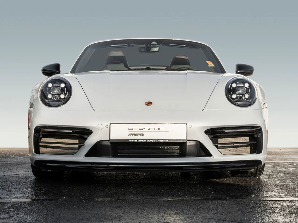 Porsche 992 Carrera 4 GTS