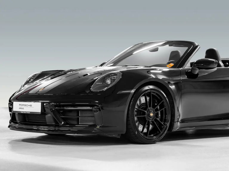 Porsche 992 Carrera 4 GTS