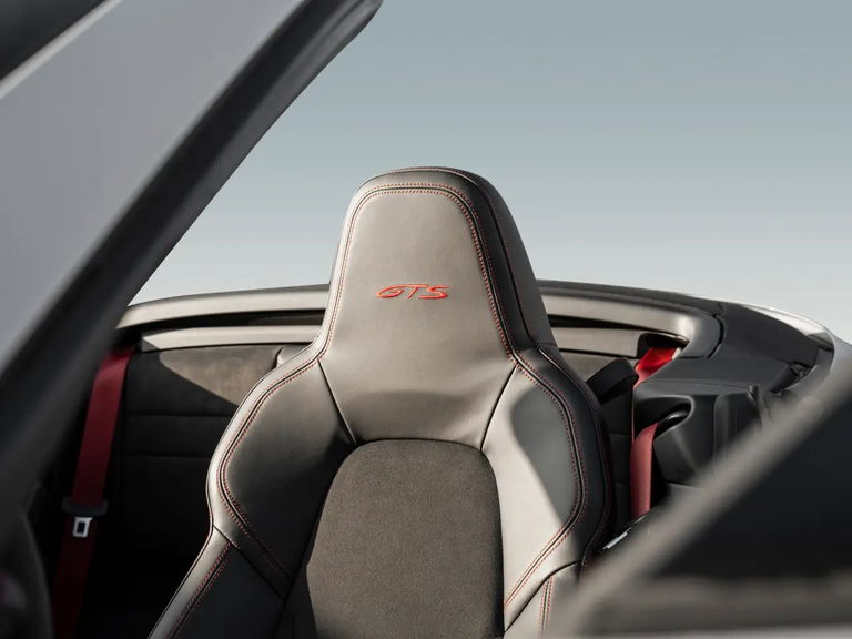 Porsche 992 Carrera 4 GTS