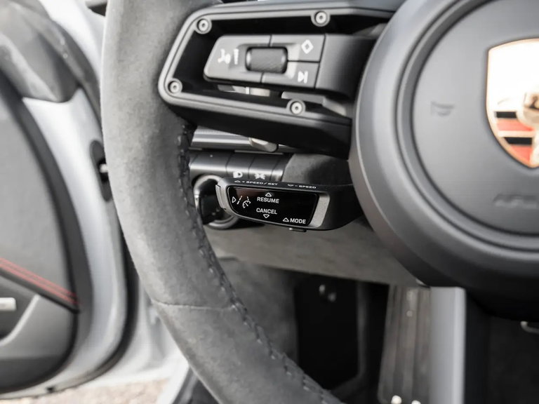 Porsche 992 Carrera 4 GTS