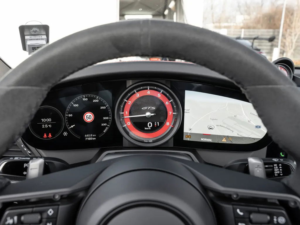 Porsche 992 Carrera 4 GTS