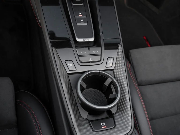 Porsche 992 Carrera 4 GTS