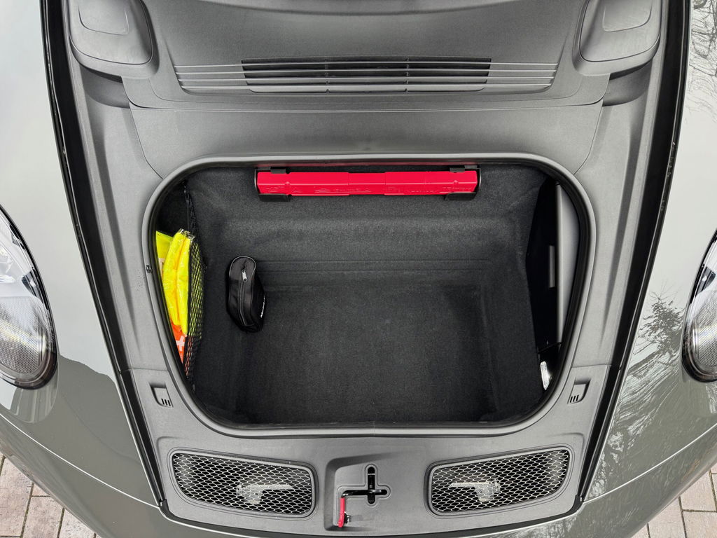 Porsche 992 GT3 Touring