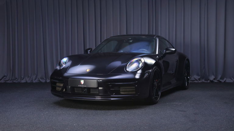 Porsche 992 Carrera 4 GTS