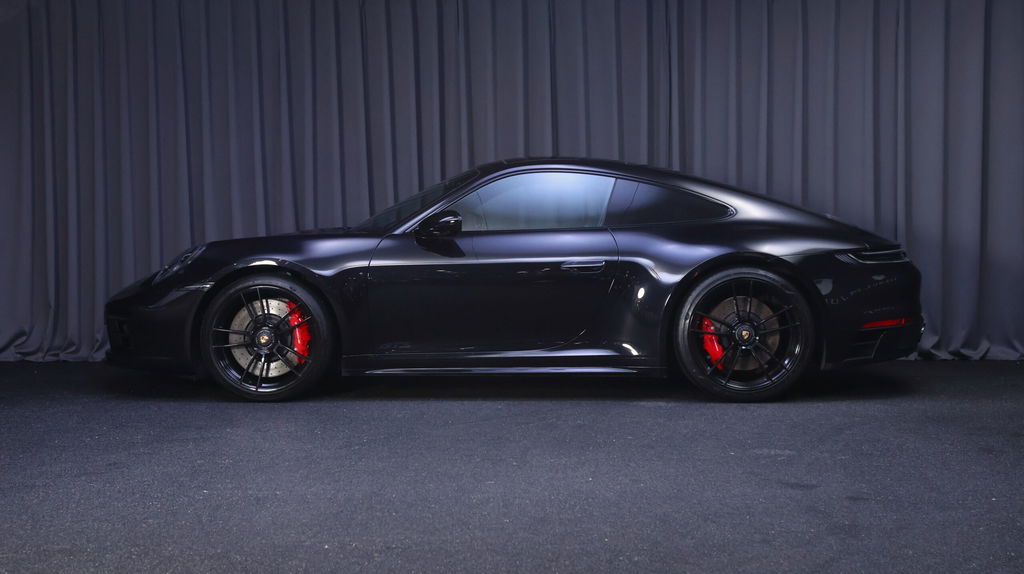 Porsche 992 Carrera 4 GTS