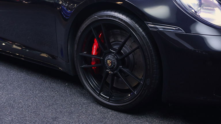 Porsche 992 Carrera 4 GTS