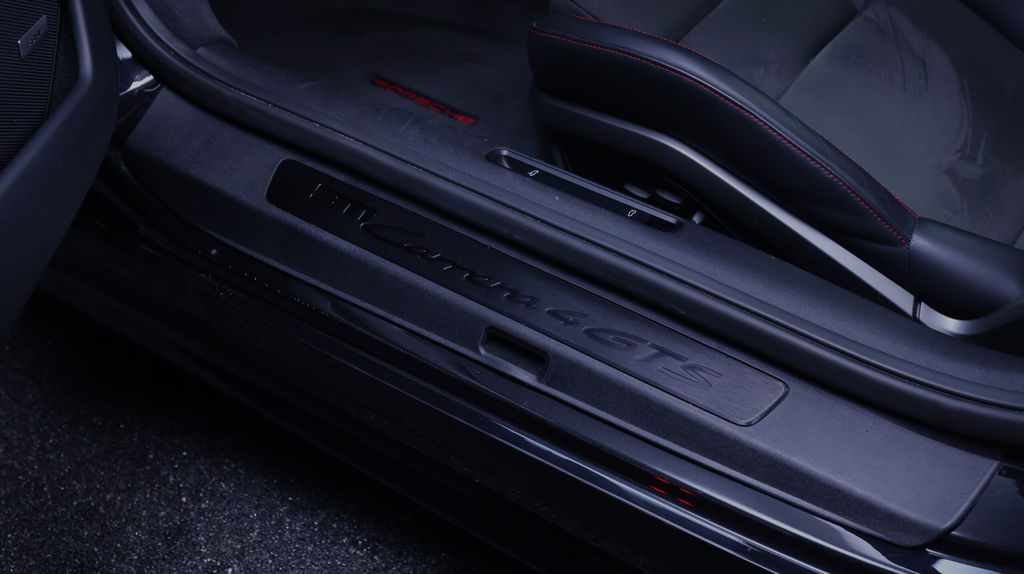 Porsche 992 Carrera 4 GTS