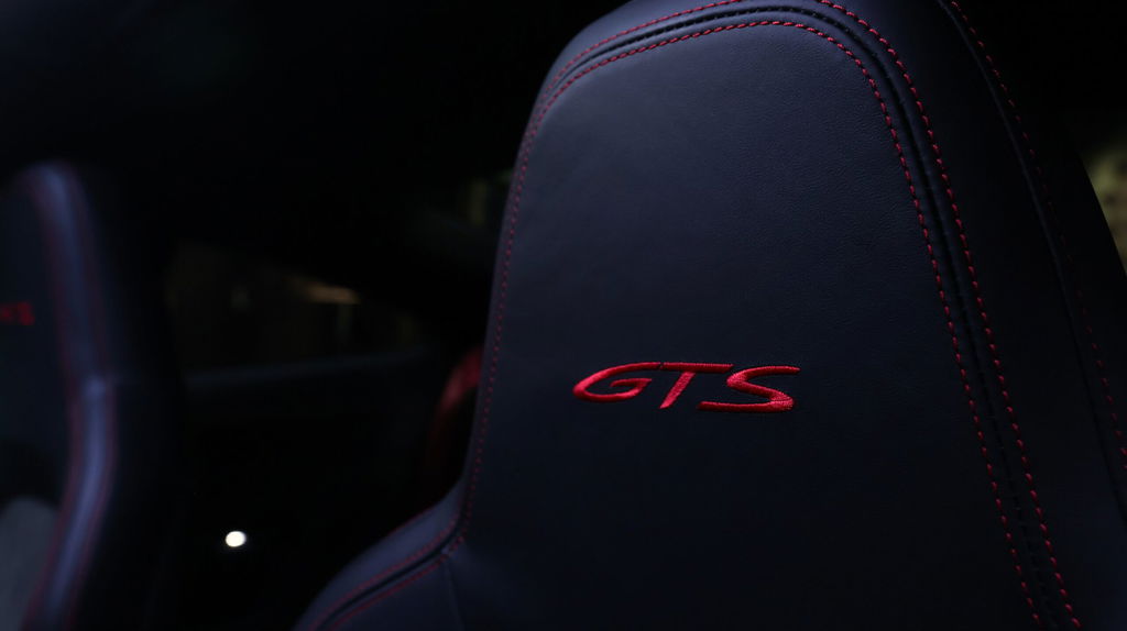 Porsche 992 Carrera 4 GTS