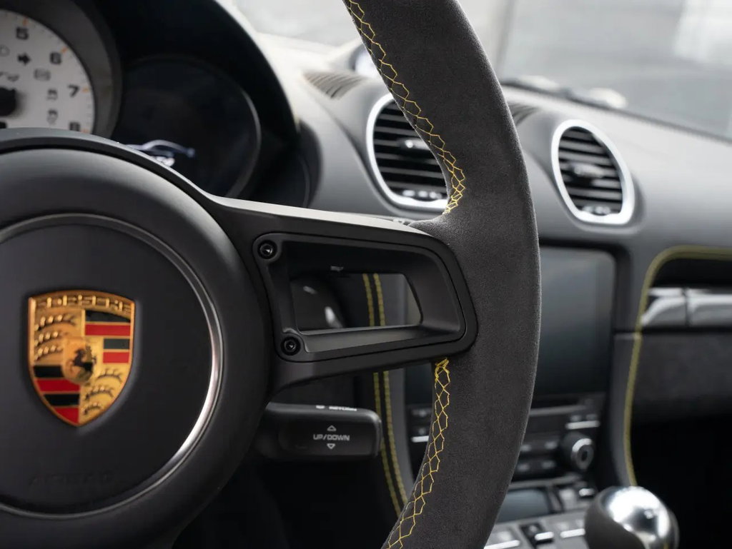 Porsche 718 Cayman GT4