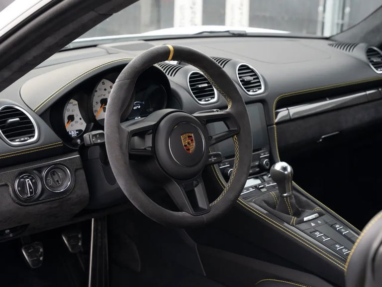 Porsche 718 Cayman GT4