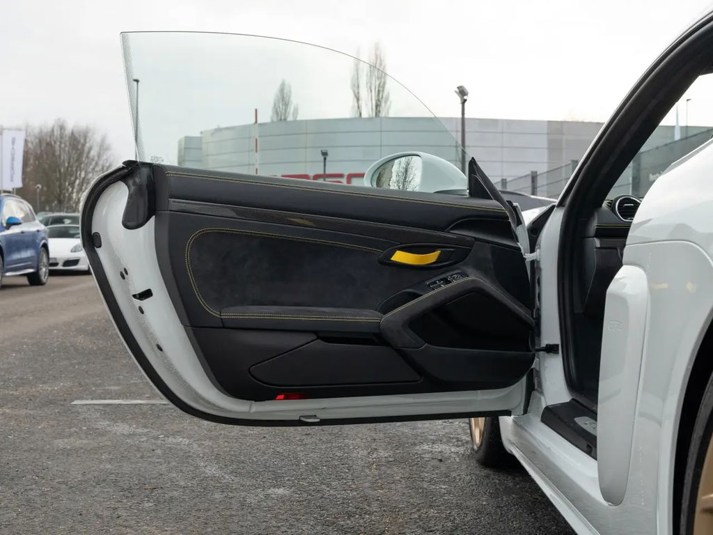 Porsche 718 Cayman GT4