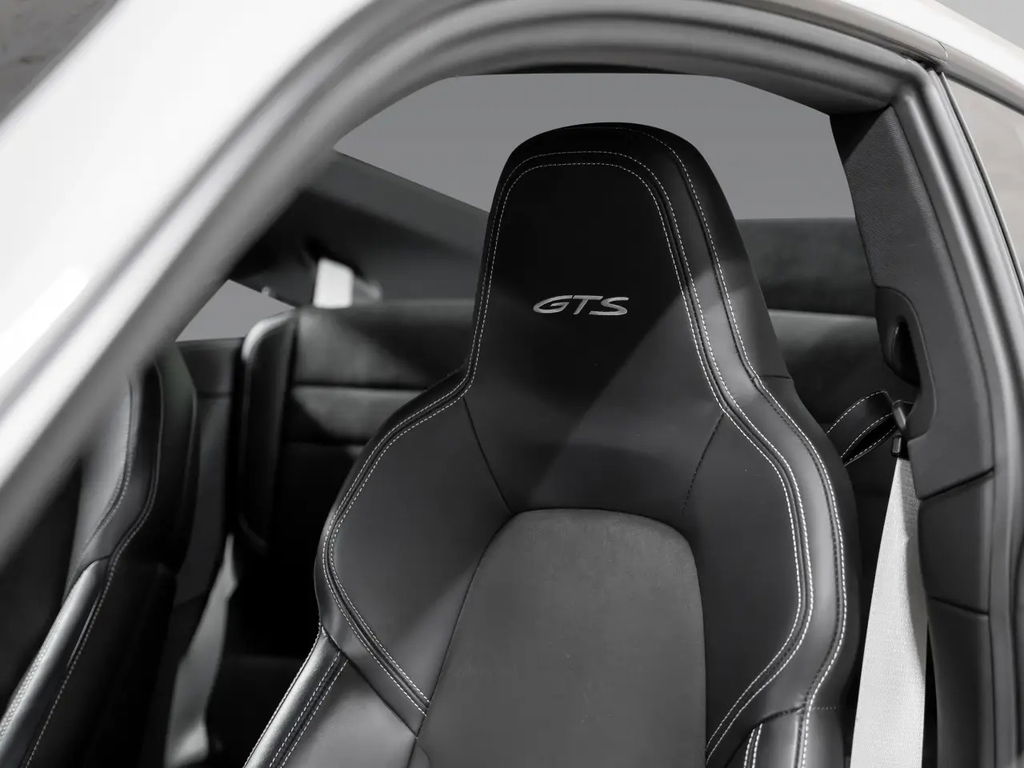 Porsche 992 Carrera GTS