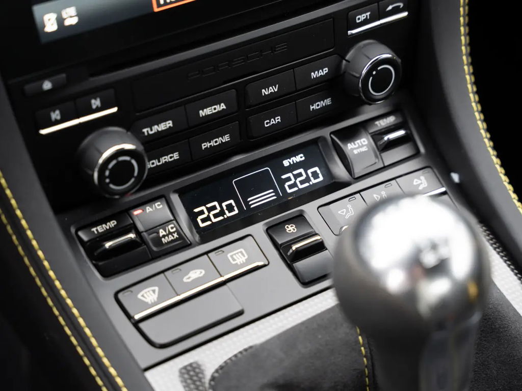 Porsche 718 Cayman GT4