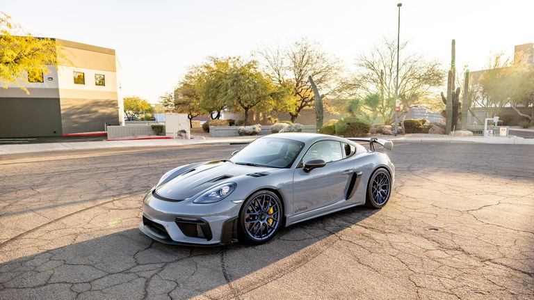 Porsche 718 Cayman GT4 RS