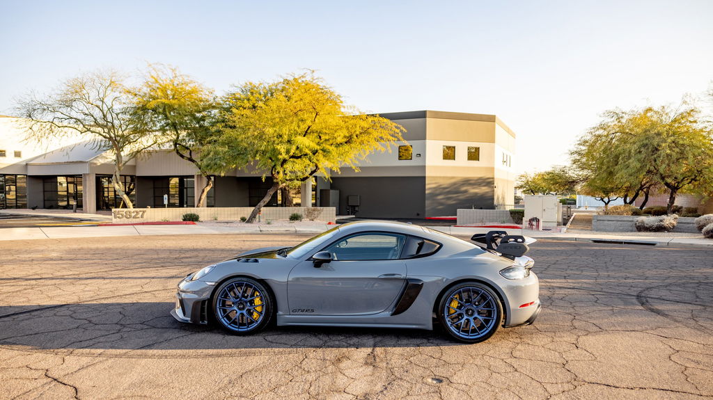 Porsche 718 Cayman GT4 RS