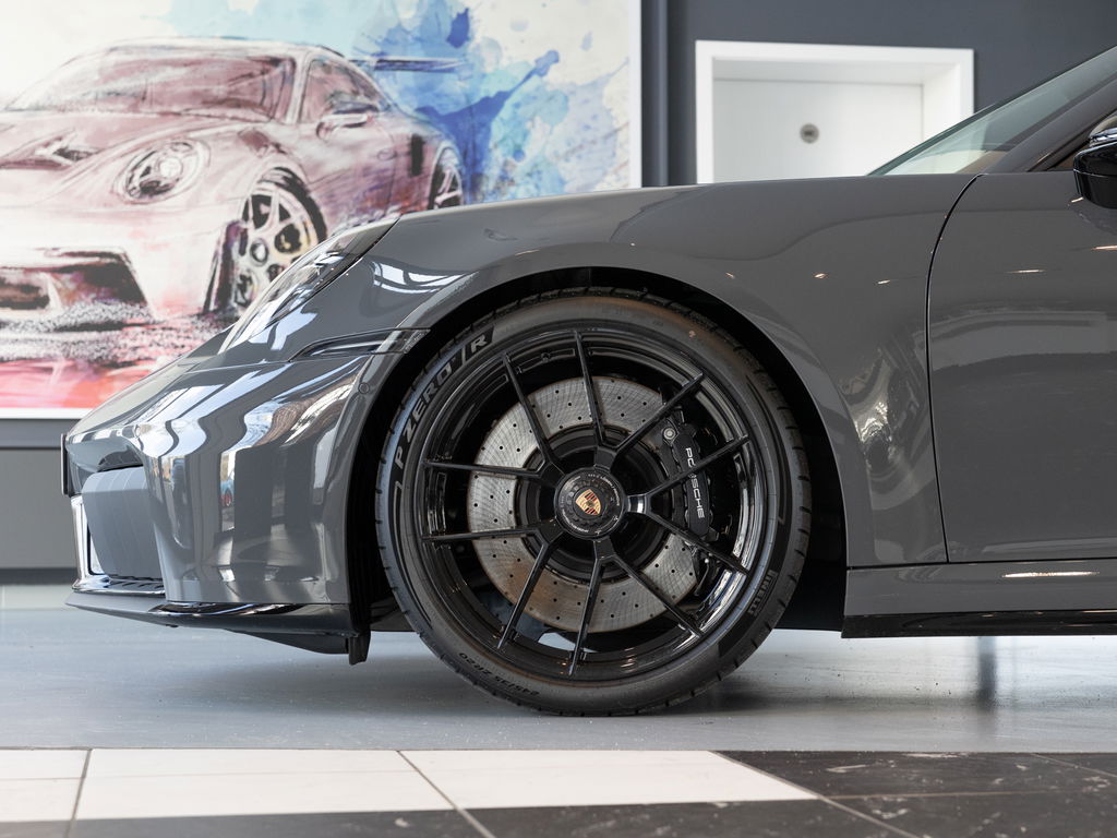 Porsche 992.2 Carrera 4 GTS