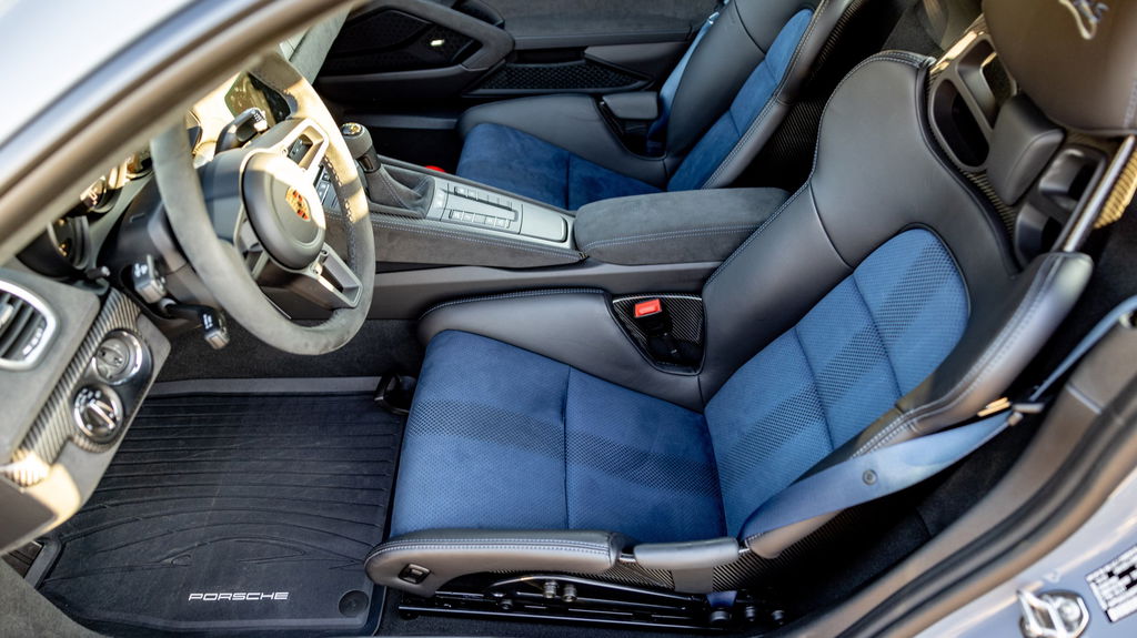 Porsche 718 Cayman GT4 RS