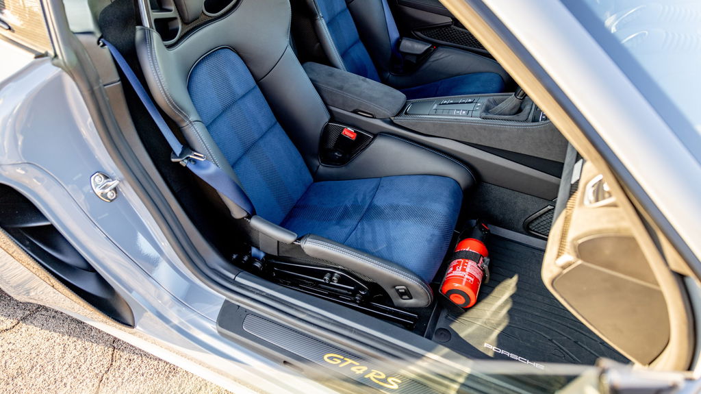 Porsche 718 Cayman GT4 RS