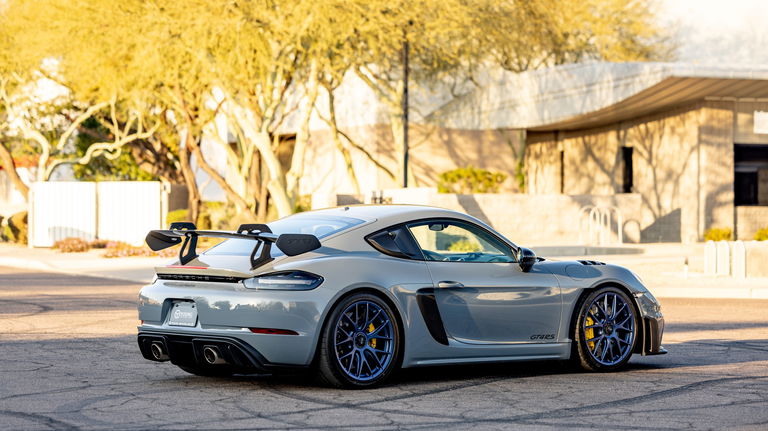 Porsche 718 Cayman GT4 RS