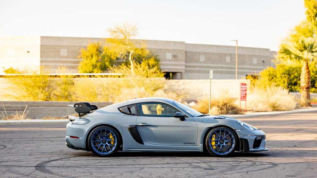 Porsche 718 Cayman GT4 RS