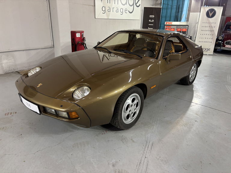 Porsche 928