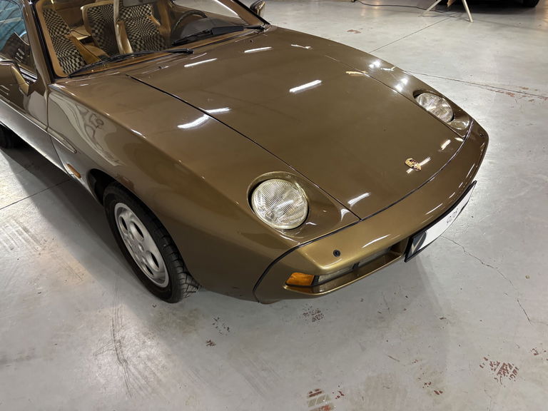 Porsche 928
