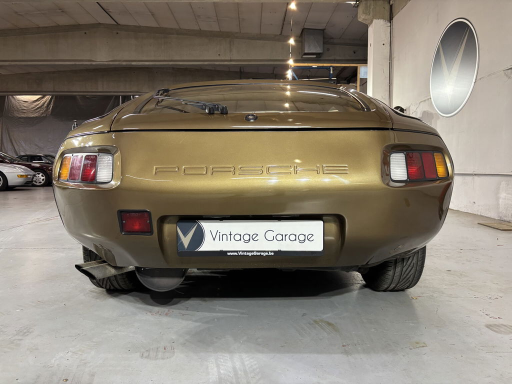 Porsche 928