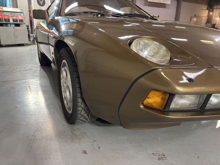 Porsche 928