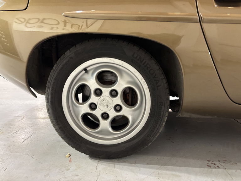 Porsche 928