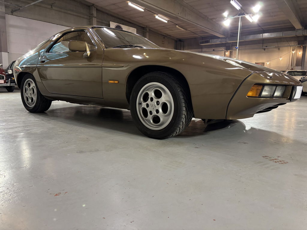 Porsche 928