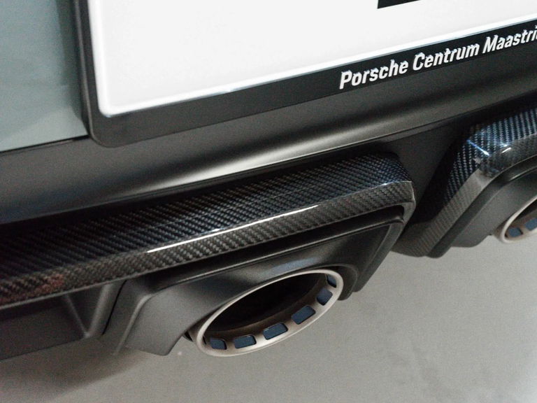 Porsche 992 Carrera 4 GTS