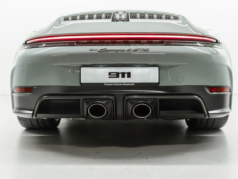 Porsche 992 Carrera 4 GTS