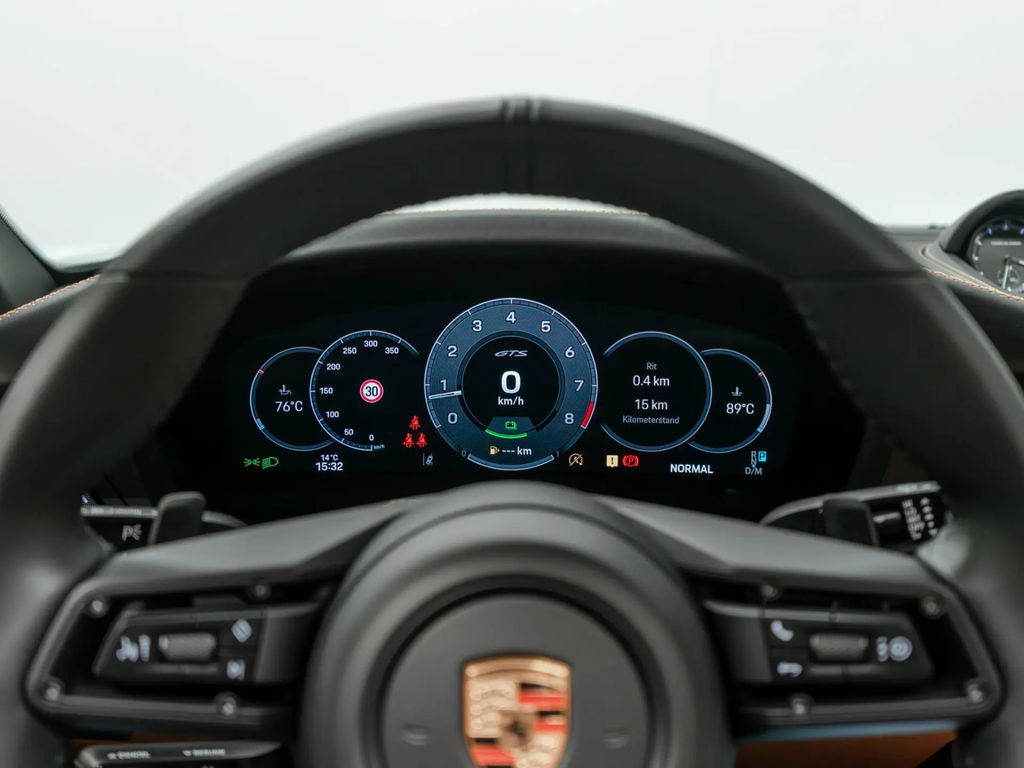 Porsche 992 Carrera 4 GTS