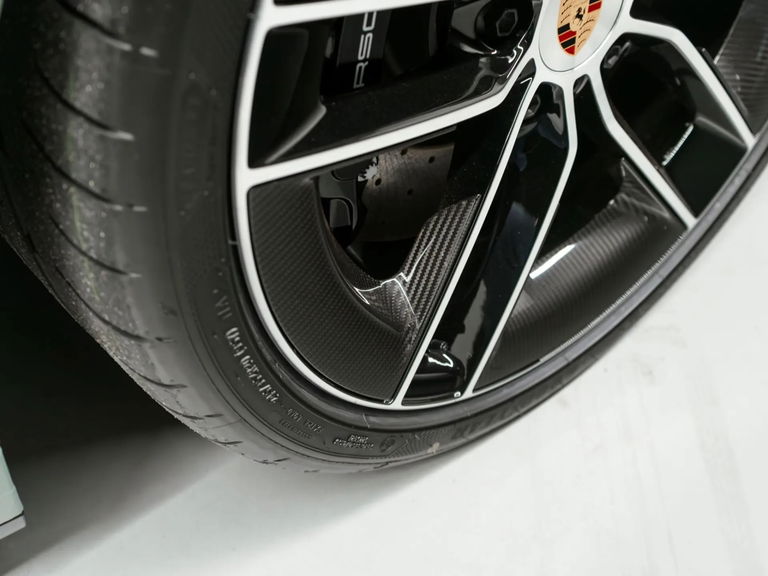 Porsche 992 Carrera 4 GTS