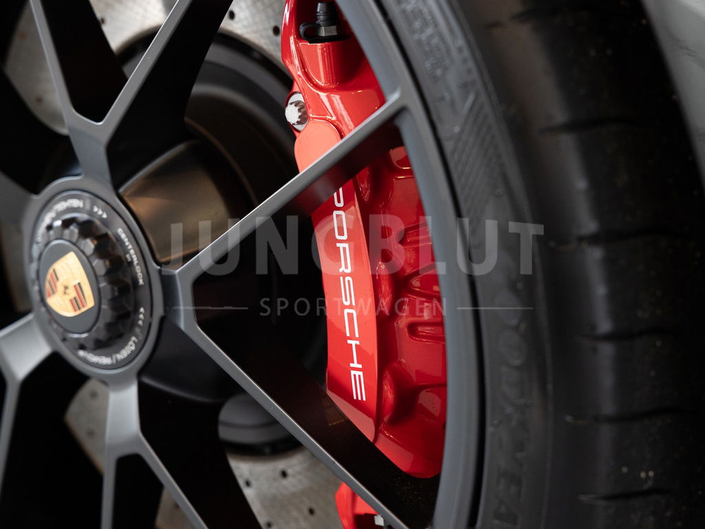 Porsche 992.2 Carrera 4 GTS