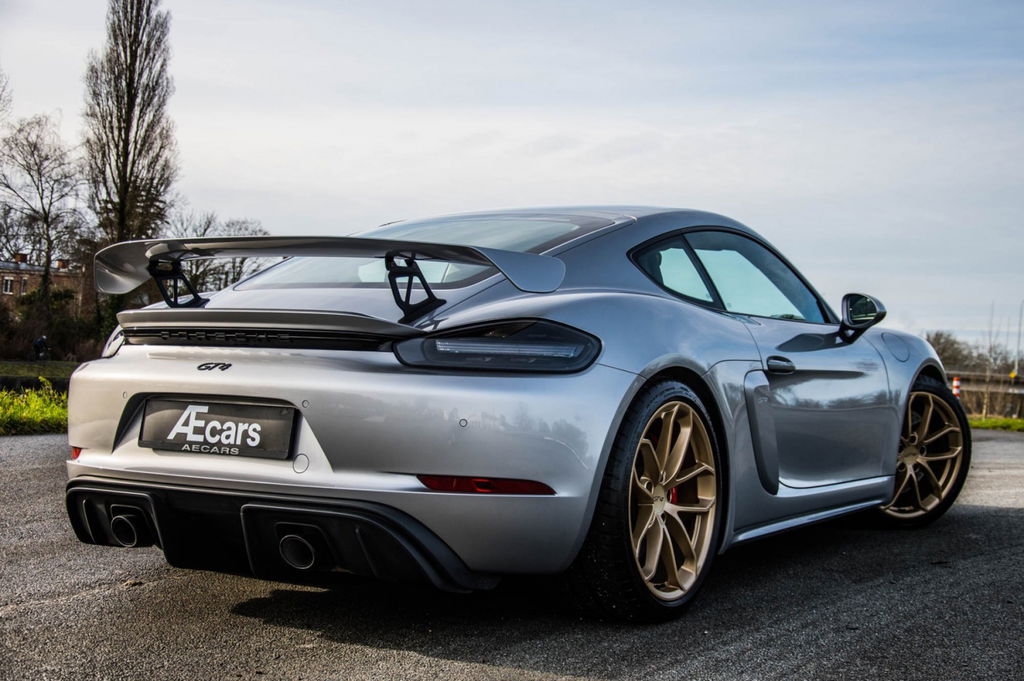 Porsche 718 Cayman GT4