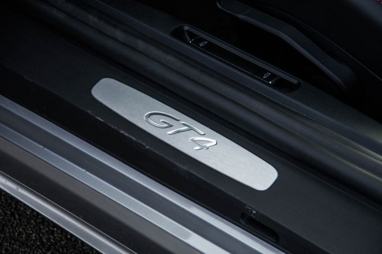 Porsche 718 Cayman GT4