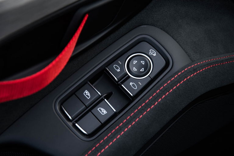 Porsche 718 Cayman GT4