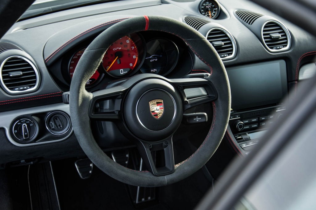 Porsche 718 Cayman GT4