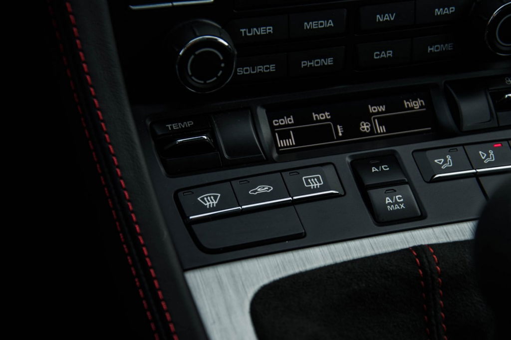 Porsche 718 Cayman GT4