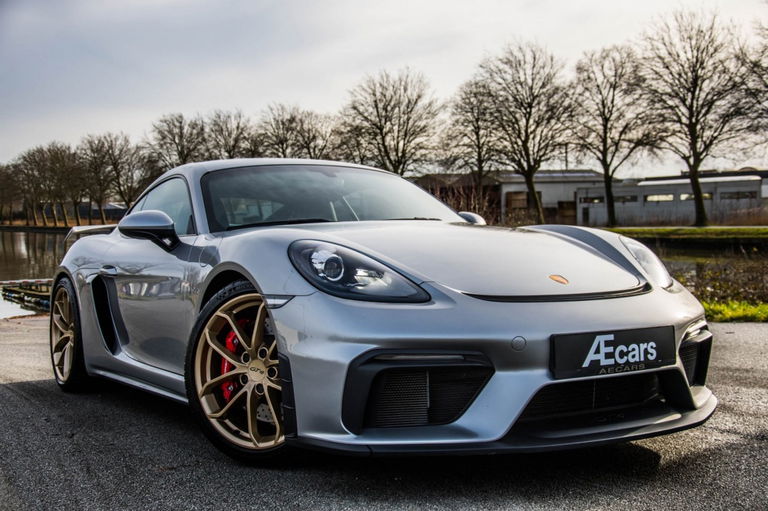 Porsche 718 Cayman GT4