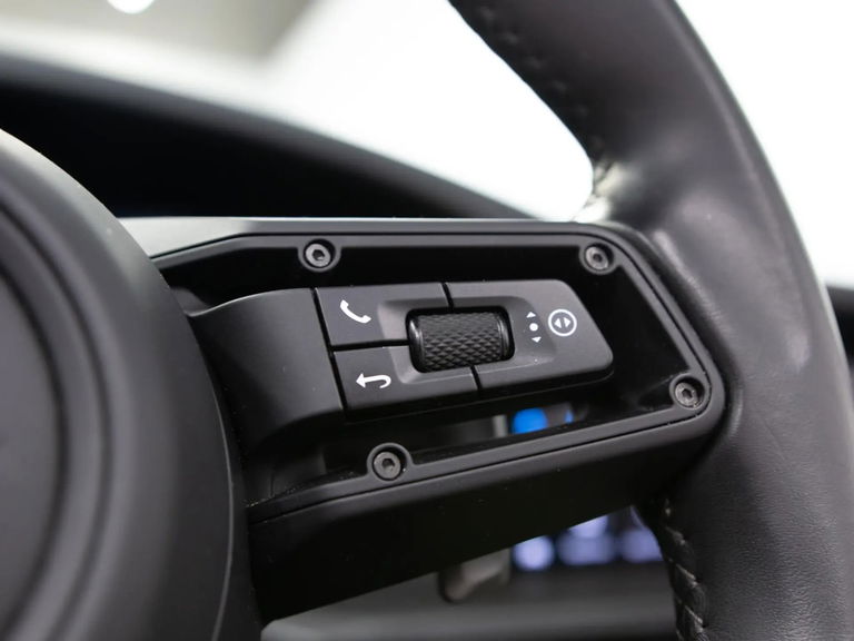 Porsche 992 Carrera 4 GTS