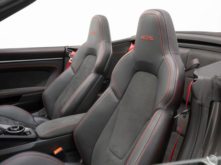 Porsche 992 Carrera 4 GTS