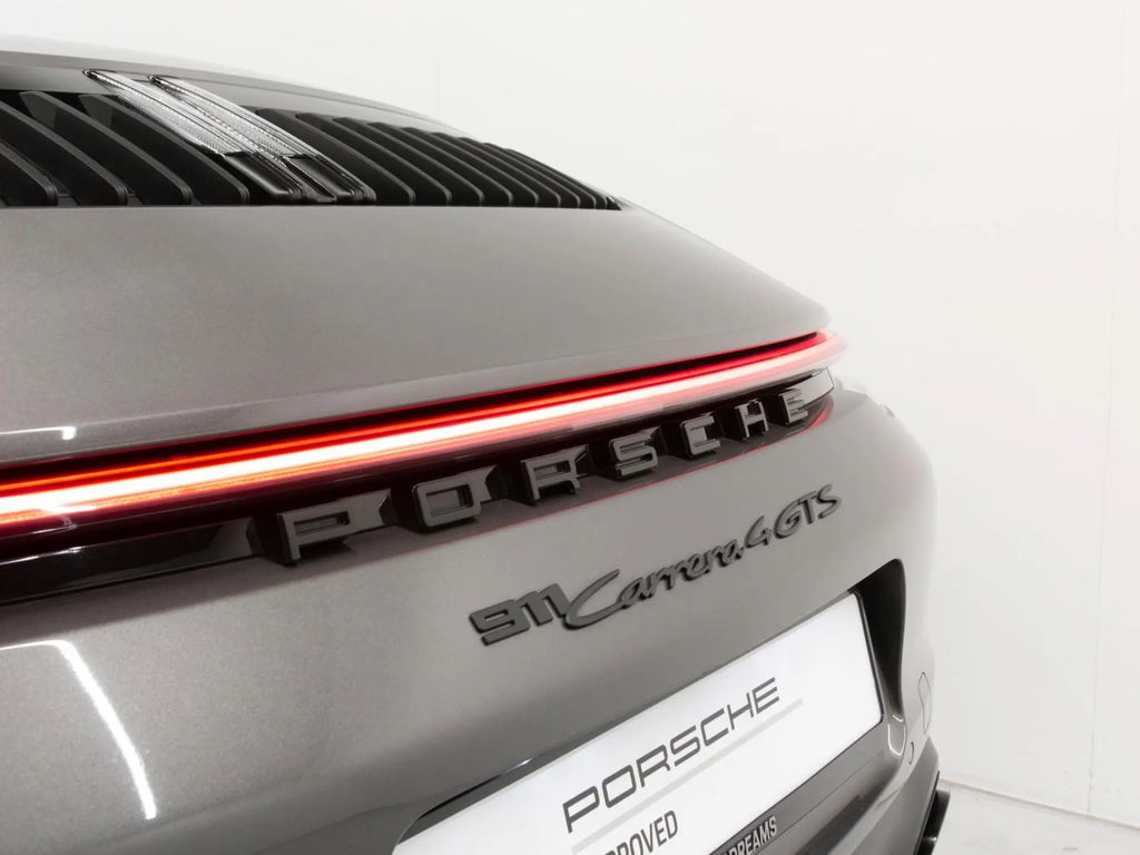 Porsche 992 Carrera 4 GTS